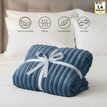 Lade das Bild in den Galerie-Viewer, Kuschelwunder Deluxe – Extra Große Premium-Fleece-Decke