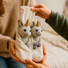 Lade das Bild in den Galerie-Viewer, HUGGY Socken Unicorn - Nie wieder kalte Füße
