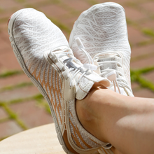 Lade das Bild in den Galerie-Viewer, FloraX Pro - ergonomische, schmerzlindernde &amp; wasserdichte Barfußschuhe
